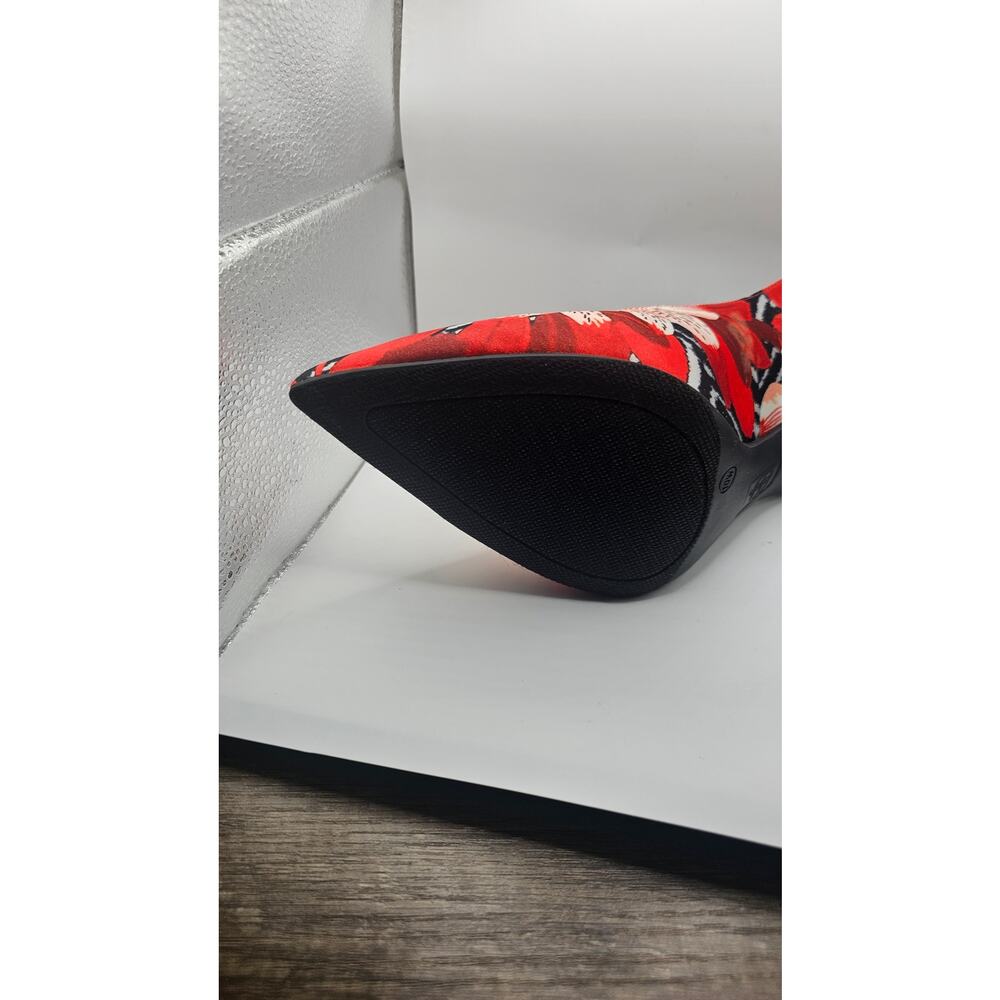ID REQUIRED SIZE SHOES  RED BLACK & WHITE FABRIC  NEW IN BOX  SIZE 10 WIDE - Picture 3 of 8